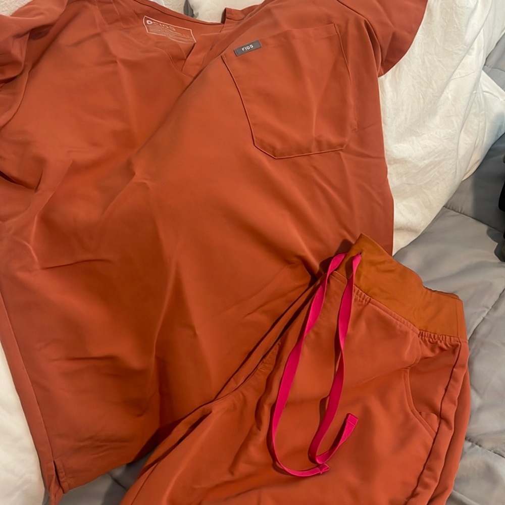 Figs Women's Scrub Set in Rust Orange